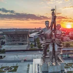 Κόκκινο, καθολικό και συλλογικό! Του Ολέγκ Γιασίνσκι